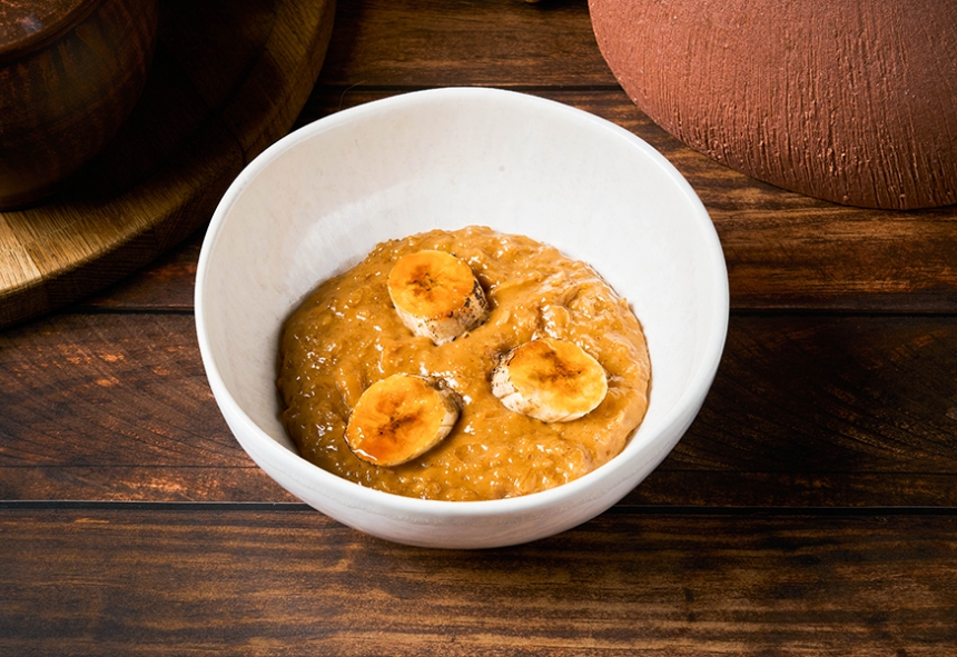 Овсяная каша с бананом и солёной карамелью