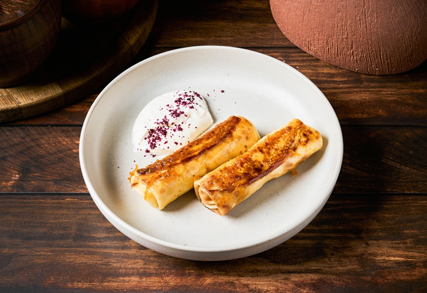 Блины с копчёным сыром, творогом и джемом