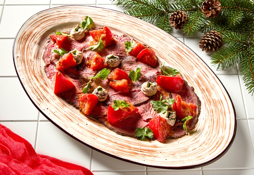 Ростбиф с муссом из грецкого ореха и пряными томатами