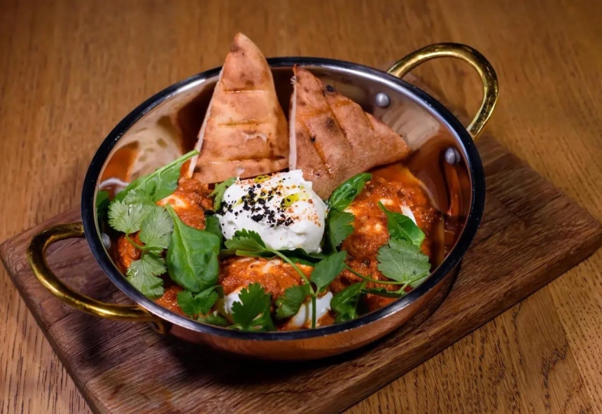 Чирбули Яйца в пряном томатном соусе с грецким орехом