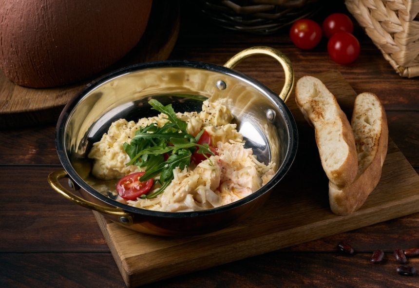 Скрембл с кальмаром и креветкой