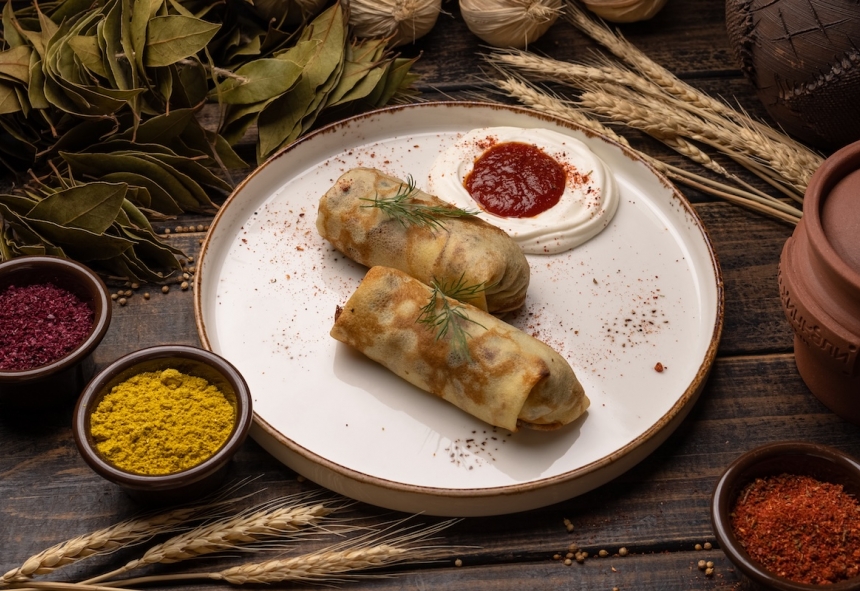 Блины с мясом и томатным джемом