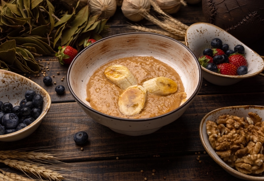 Овсяная каша с бананом и соленой карамелью 220г